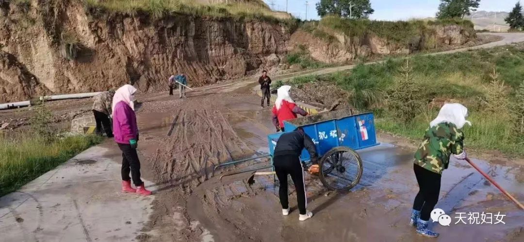 天祝县石门镇各村积极开展 "巾帼共建 美丽家园"清洁行动