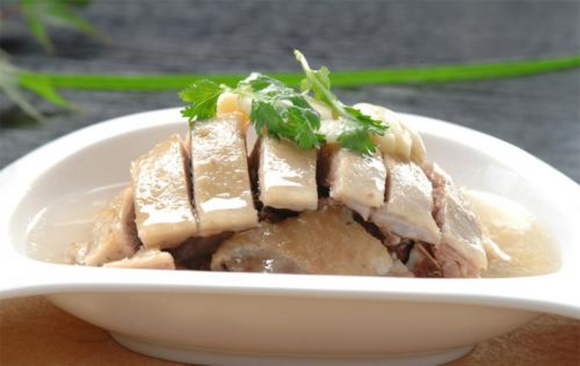 溧阳风鹅,江苏省著名的汉族小吃,产自江苏省溧阳市天目山大溪水库地区