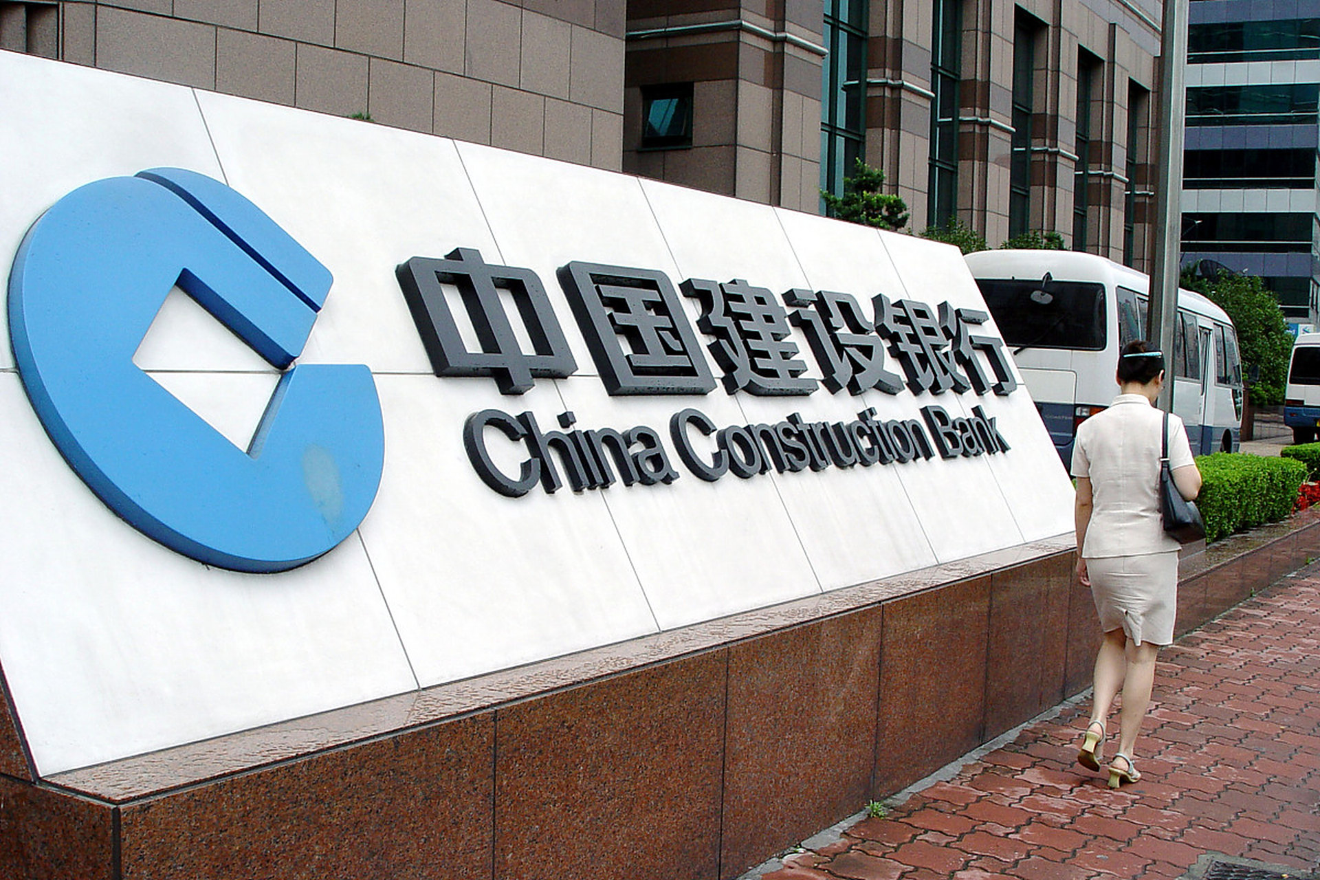 其实四大行的话,办卡顺序可以参考下面的顺序:建行