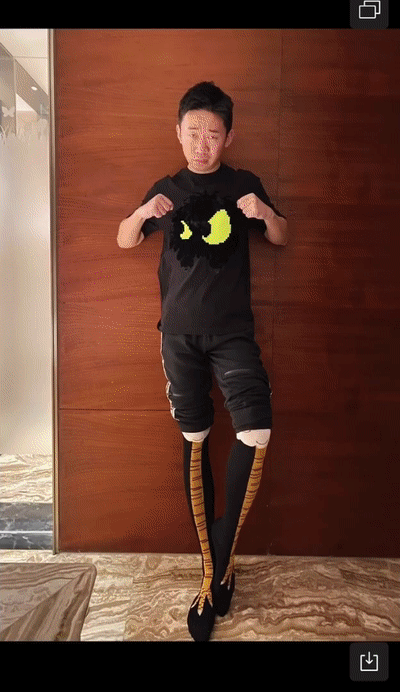 杨迪妈妈凭借双12打折送的袜子,让杨迪拥有了2米长腿!