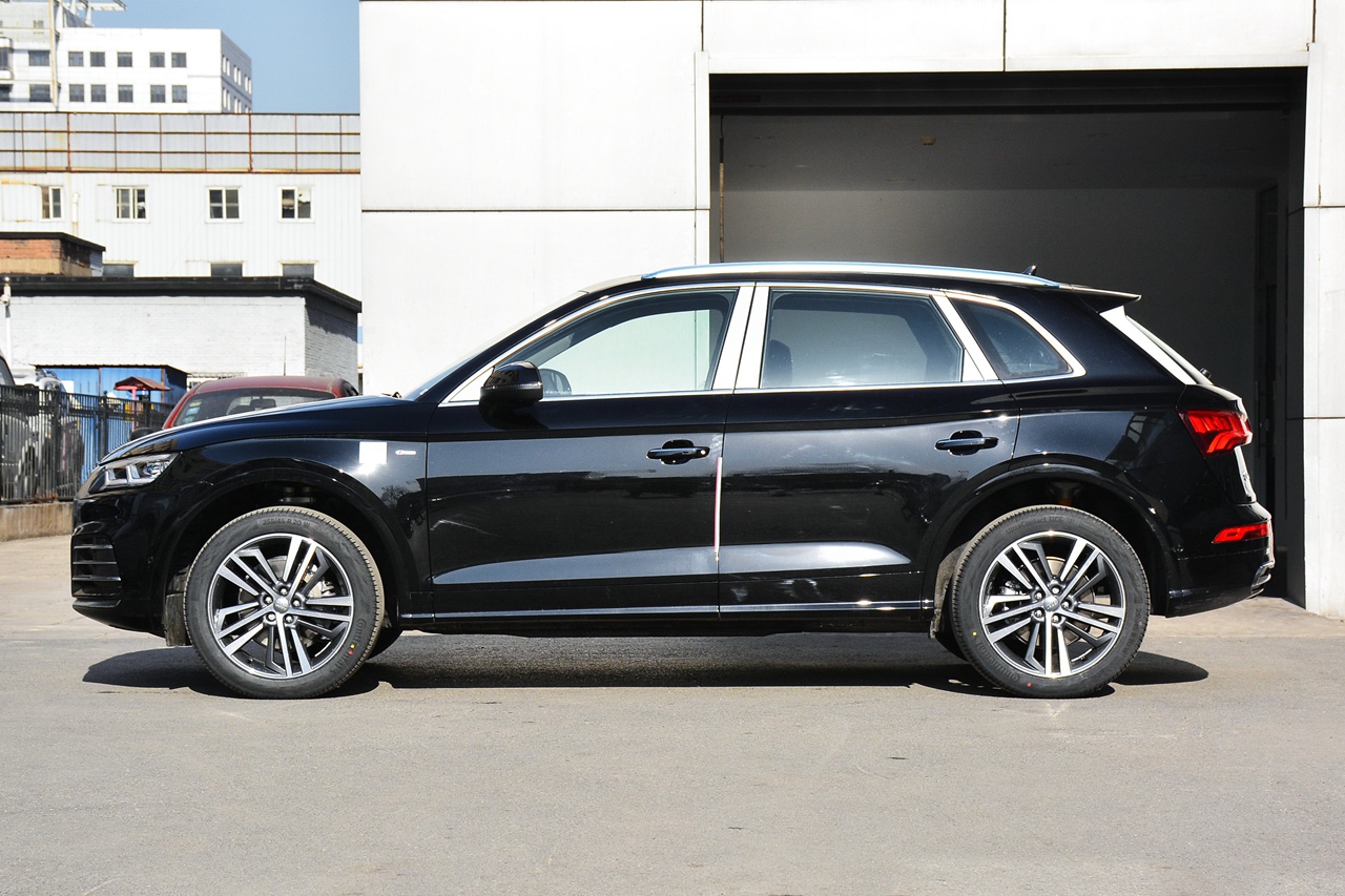 2020款奥迪q5l 2.0t自动45 tfsi尊享运动型