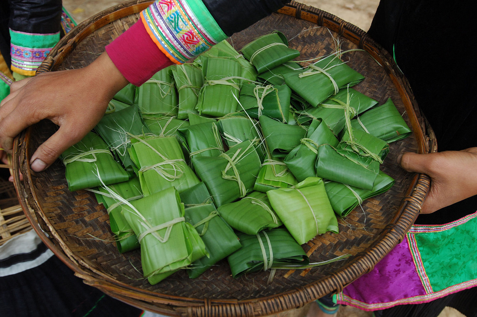 今天教大家制作广西特色美食,靖西香糯凉粽,比一般的粽子更有味道哦!