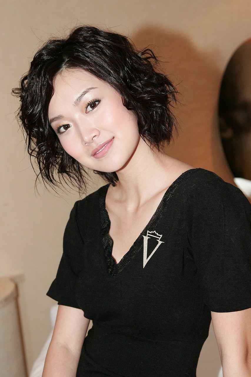 41岁的前港姐冠军叶翠翠近照曝光,引发了网友的关切与担忧.