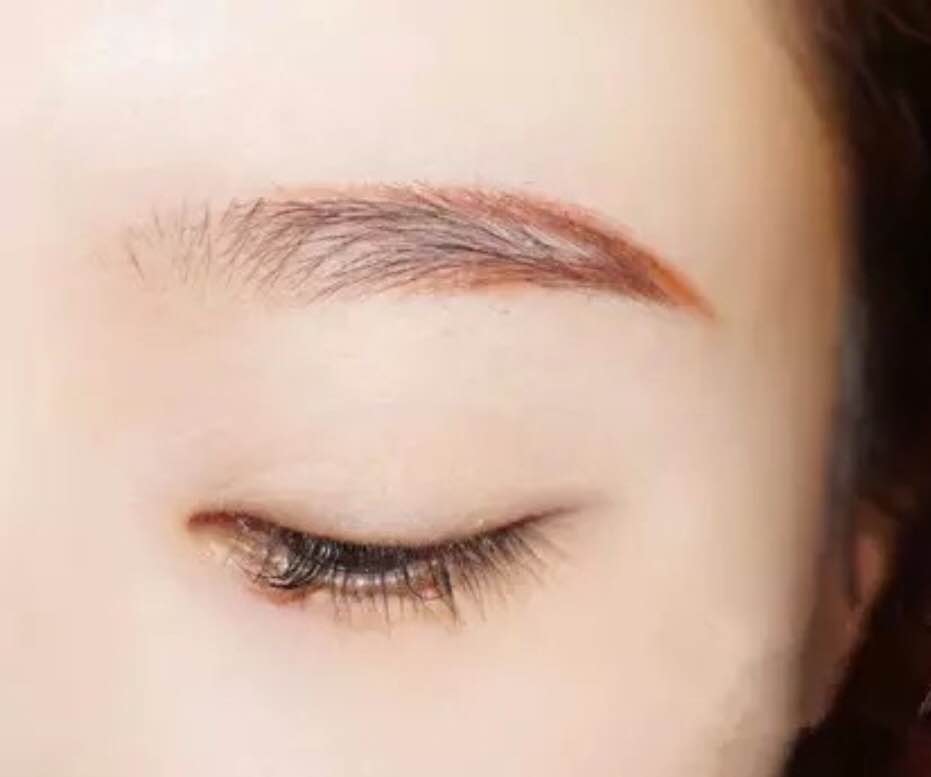 韩式一字眉早就不流行了,现在流行这种,明星都画这种眉
