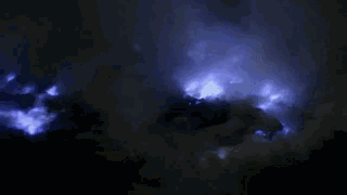 印尼火山喷发"蓝色岩浆",场面极其震撼!宛如地狱之火!