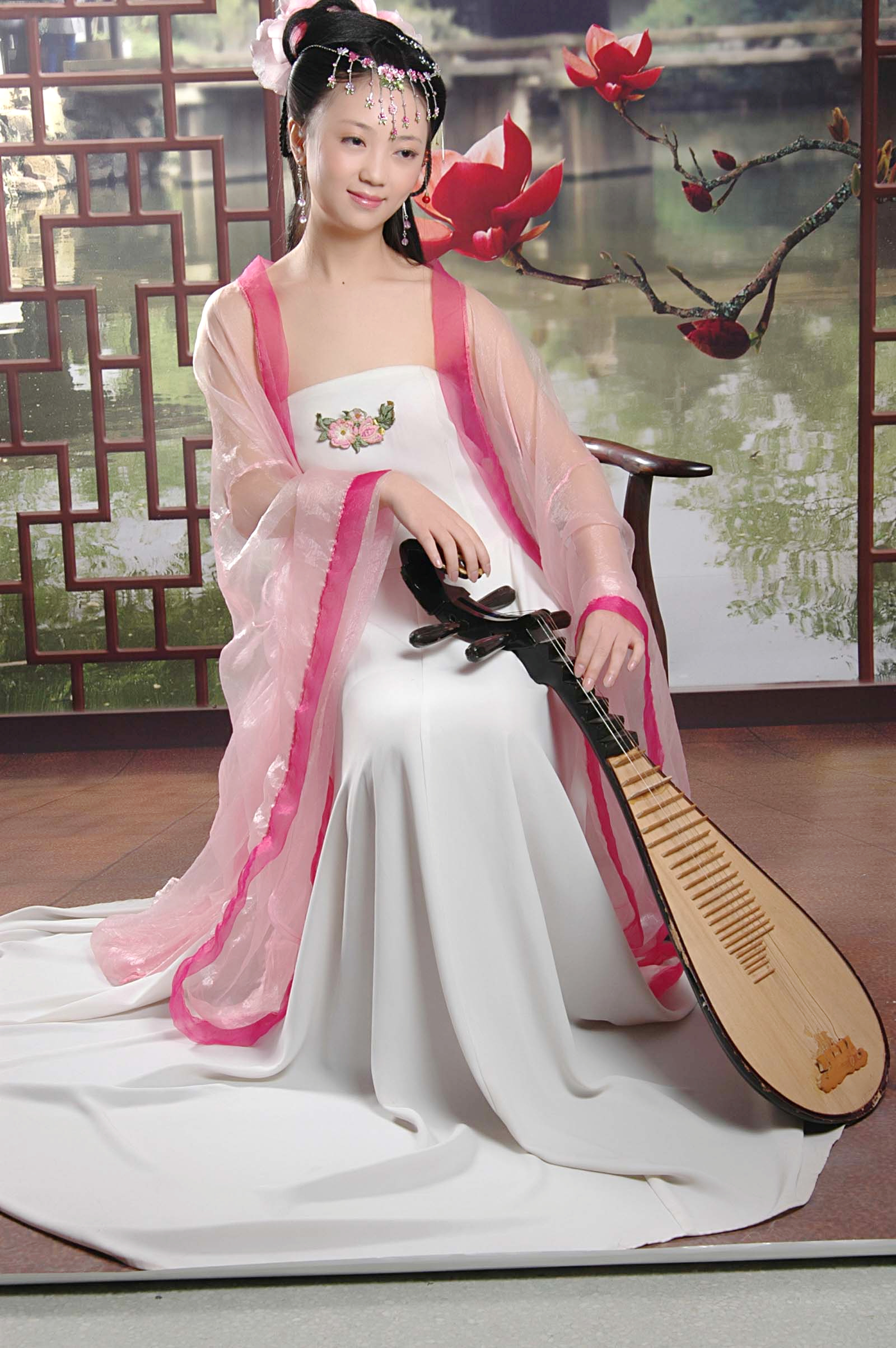 有着民族古韵特色美的古装美女