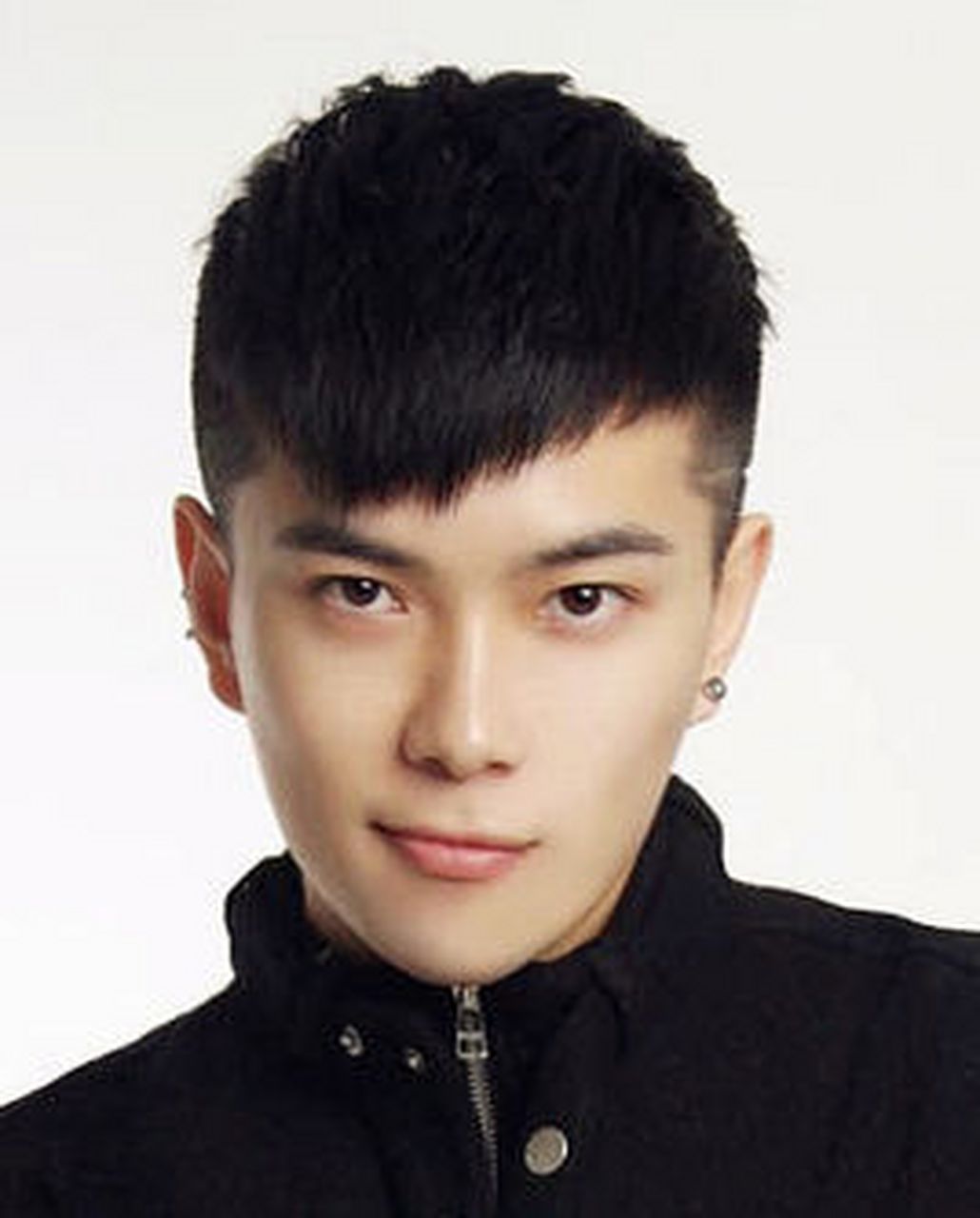 【罗翔】:演员;  身高:178; 出生日期:1990,天蝎座;粉丝数量:123万