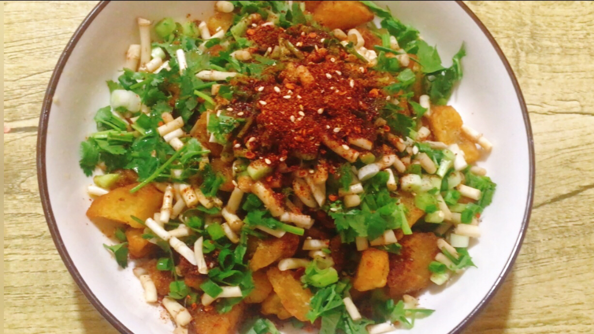 四川特色小吃洋芋坨坨的做法,居然如此简单而美味