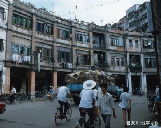 一組老照片,帶你穿越到80年代的廣州,正在努力發展成一線城市