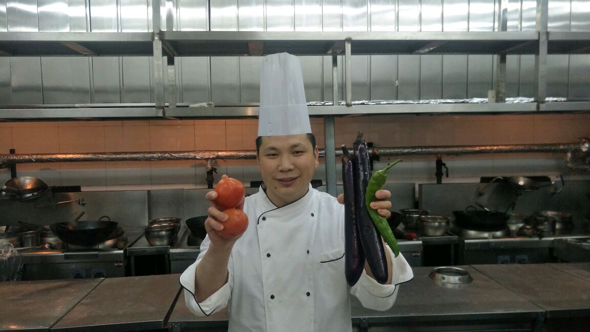 酒店厨师长教你:“老北京熬茄子”不油炸、不焯水,比红烧肉好吃