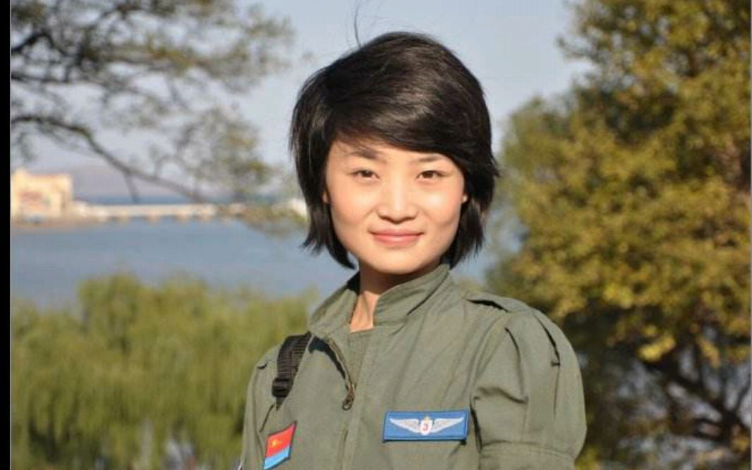 余旭家的院子里面有几处平房.