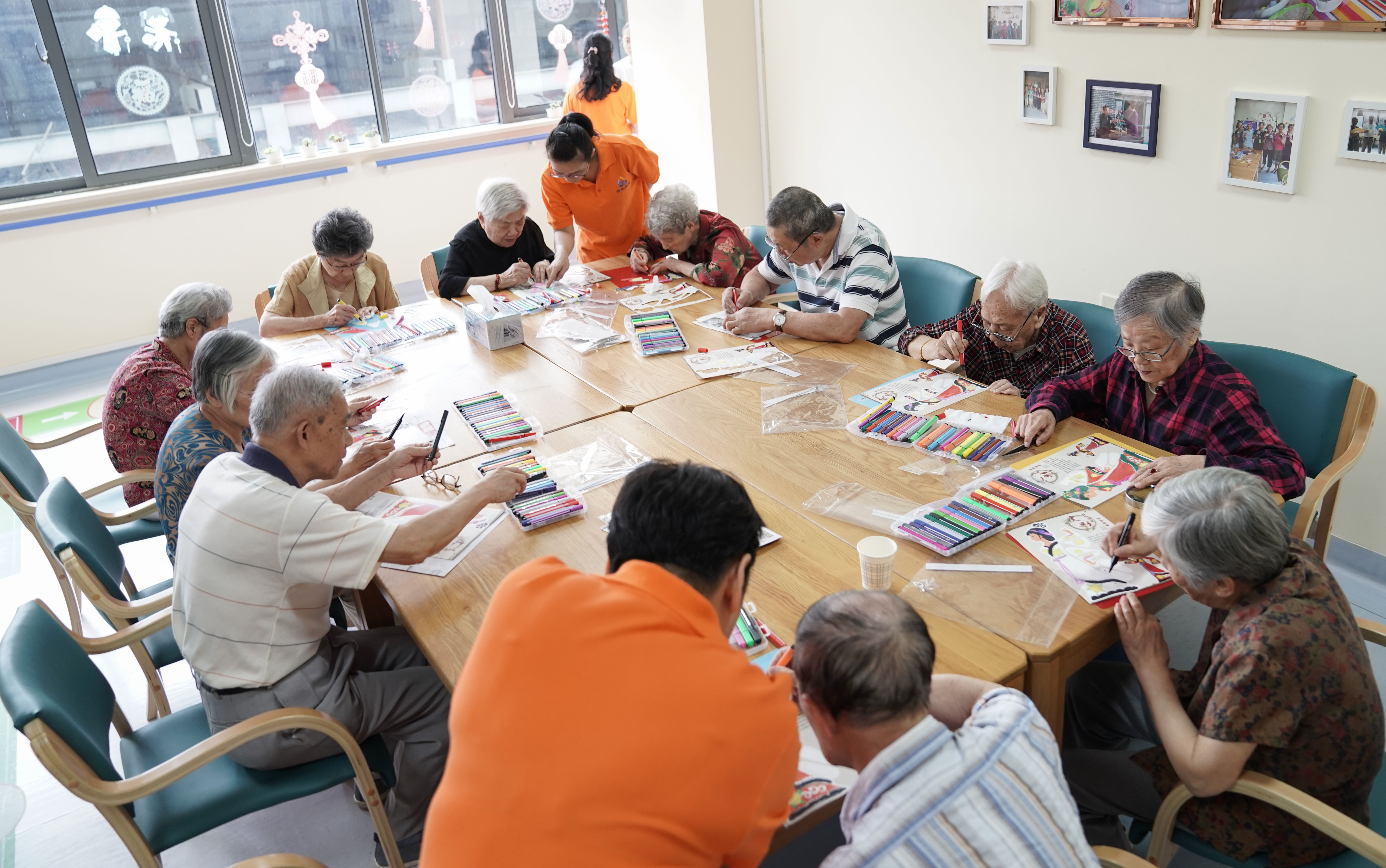 重温嘱托看变化 | 这里的托老所很时尚很智慧,成为老人第二个"家"
