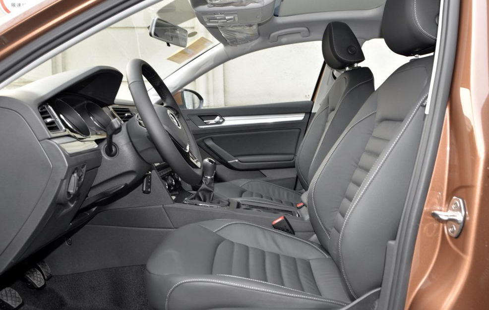 大众凌渡2018款 280tsi 手动舒适版,霸气外观,一起欣赏
