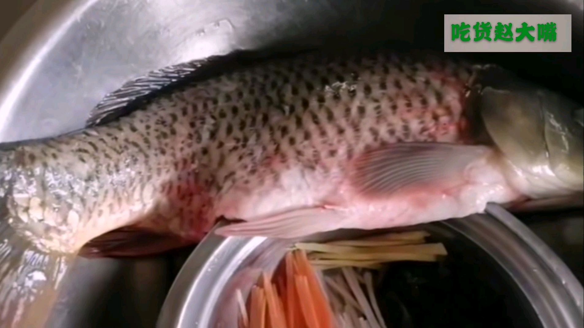 酒店造型美观的“糖醋鱼”是怎么做出来的,看大厨的操作,学会了