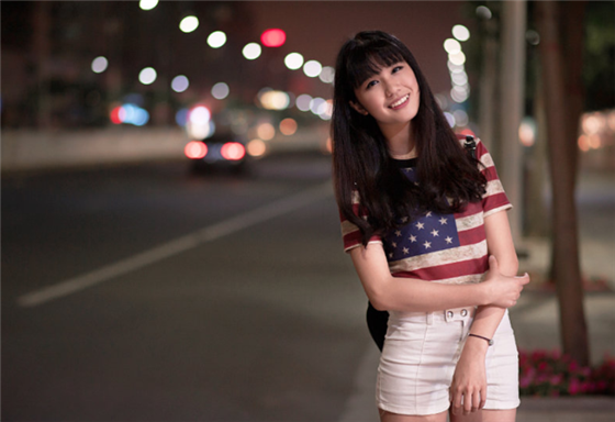 雷军,余承东,赵明分别拍了张月亮,你觉得谁的拍摄效果最好?