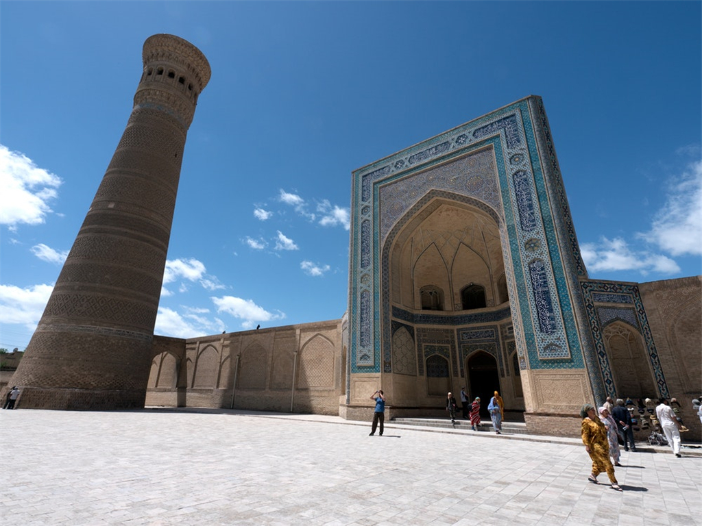 乌兹别克斯坦是一个位于中亚中部的内陆国家,是世界上两个双重内陆国