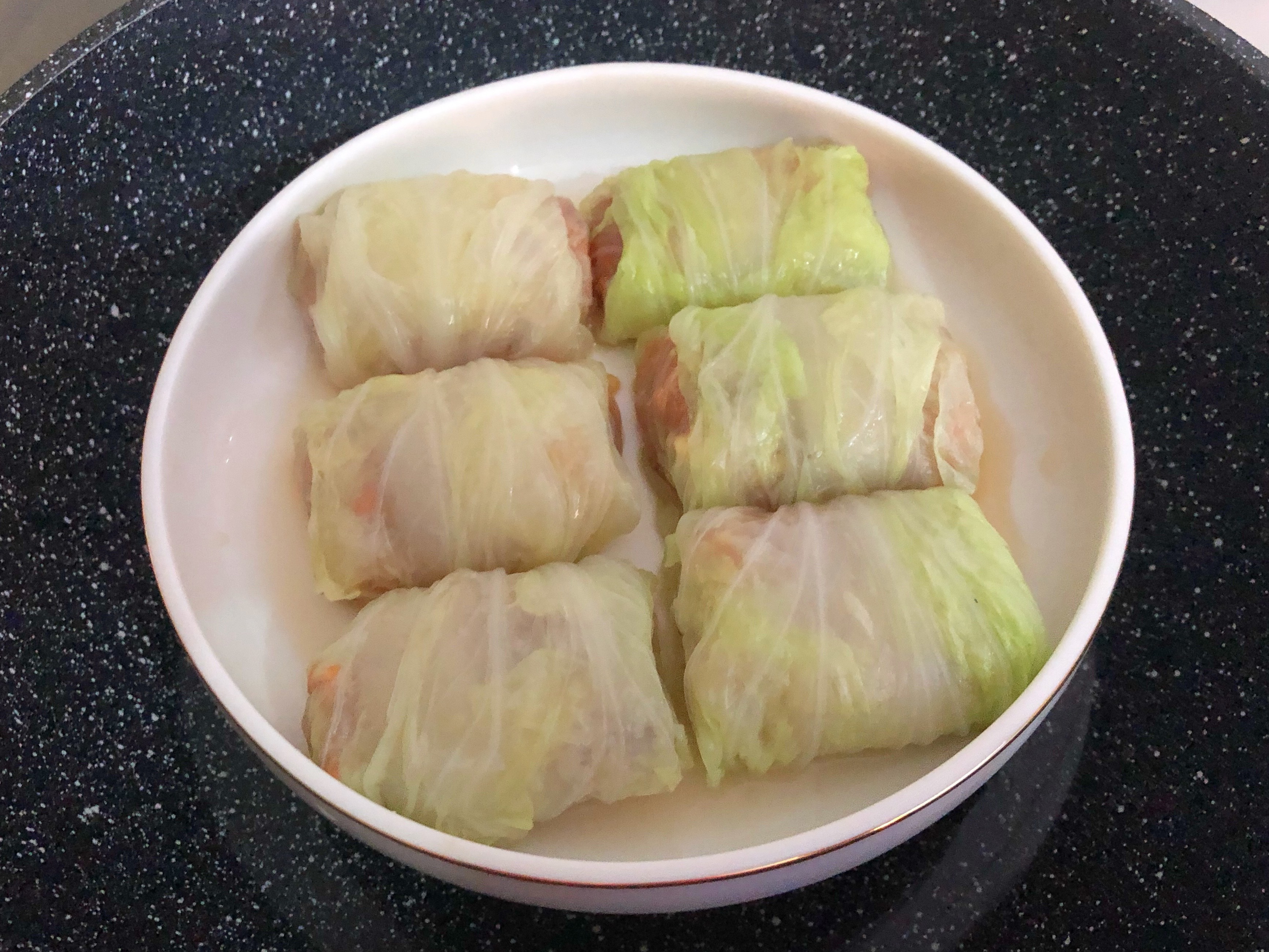 明日小年夜,教大家做道白菜包肉,寓意好,简单又美味,快试试