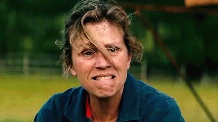 《三块广告牌》她用三块广告牌对抗世界