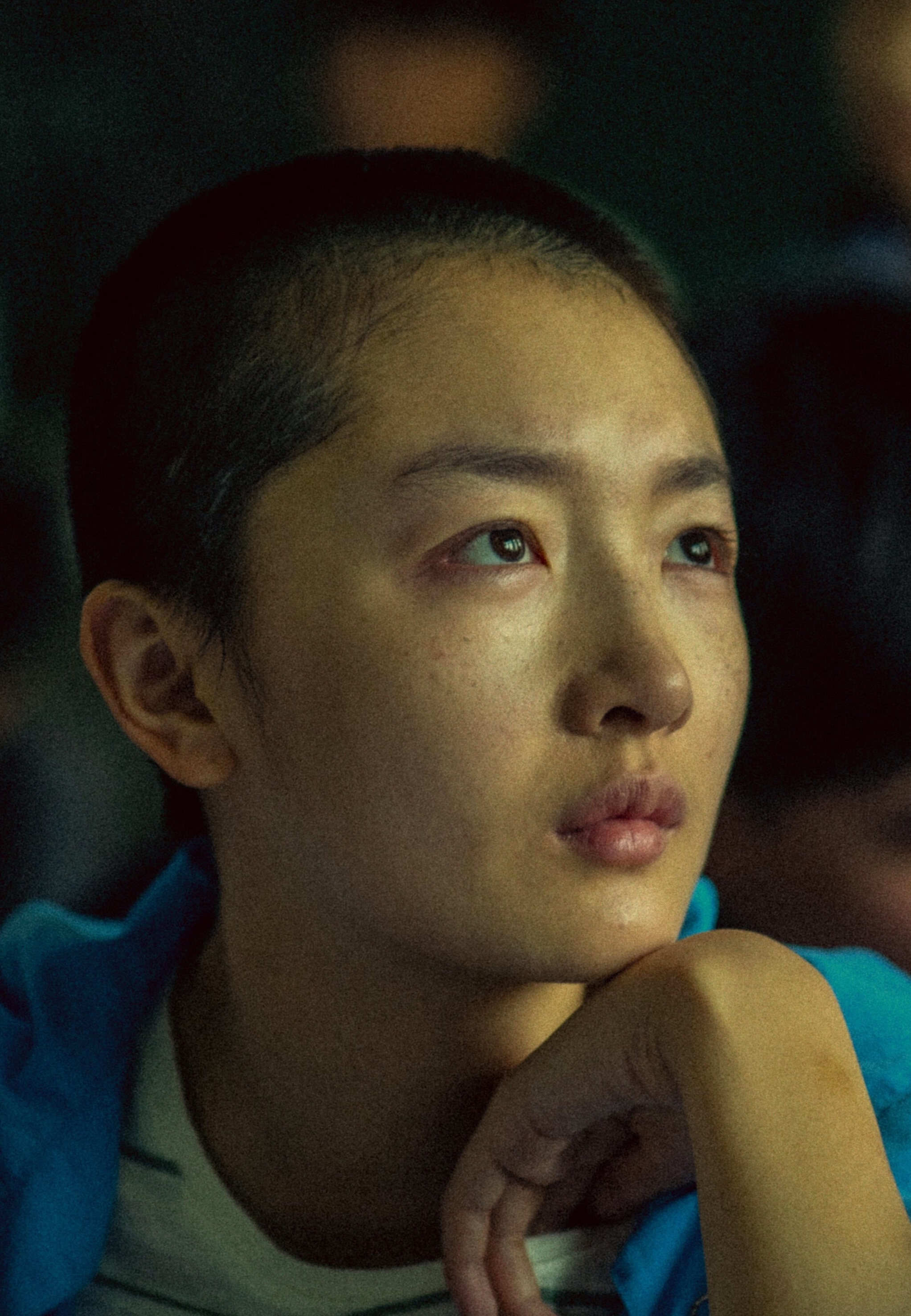 见过全是光头的剧组吗?为了不让周冬雨尴尬,少年的你剧组太暖心