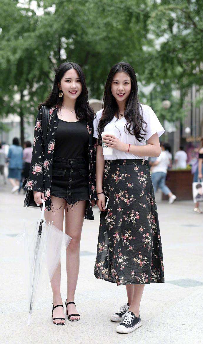 广州街拍:紧身短t,凸显傲人身姿,高挑身材风光无限