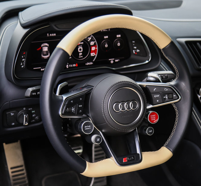 这款奥迪r8,中控才是这款车的看点,整车线条优美流畅!