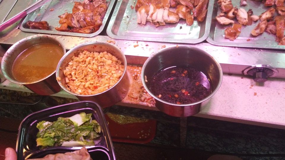 这外卖食客真会吃,点了60块的烧腊,扣肉烧鸭鸡腿煨汤都有