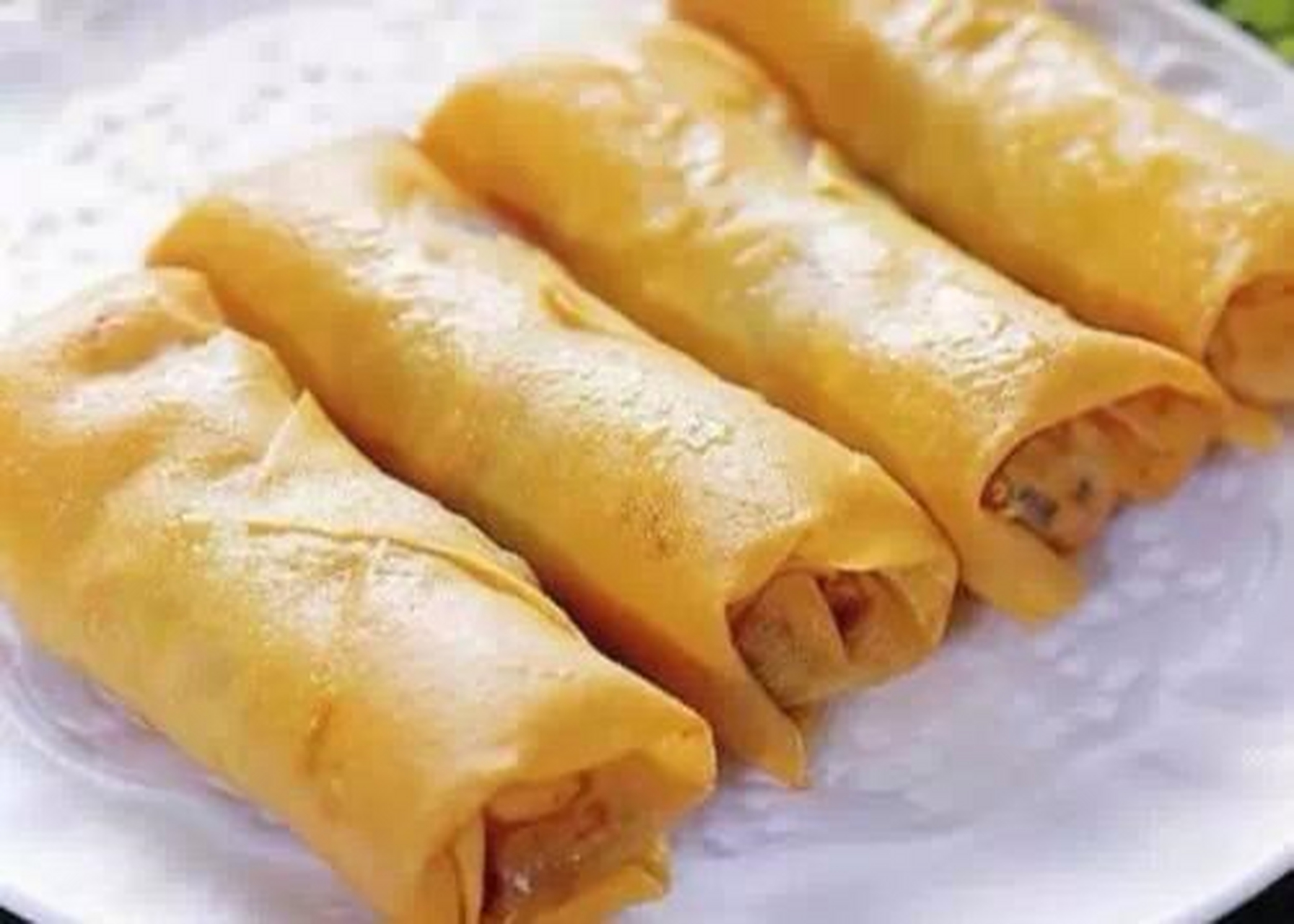 新年味# #春节美食大赏#老上海的春卷有两种做法,一种是黄芽菜肉丝馅