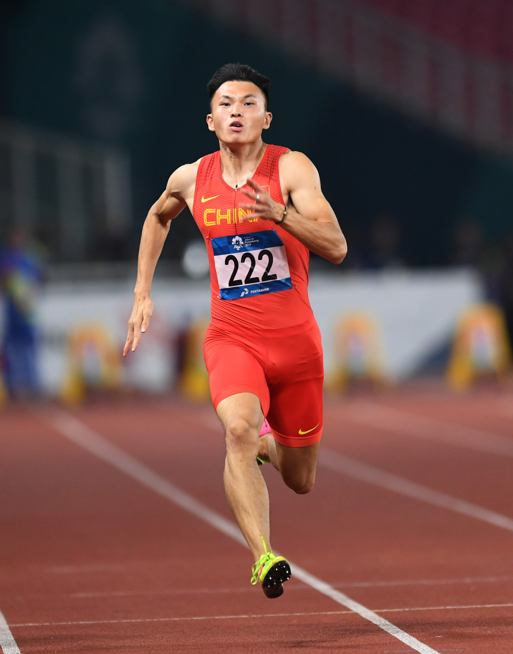 田径——男子100米半决赛赛况(2)