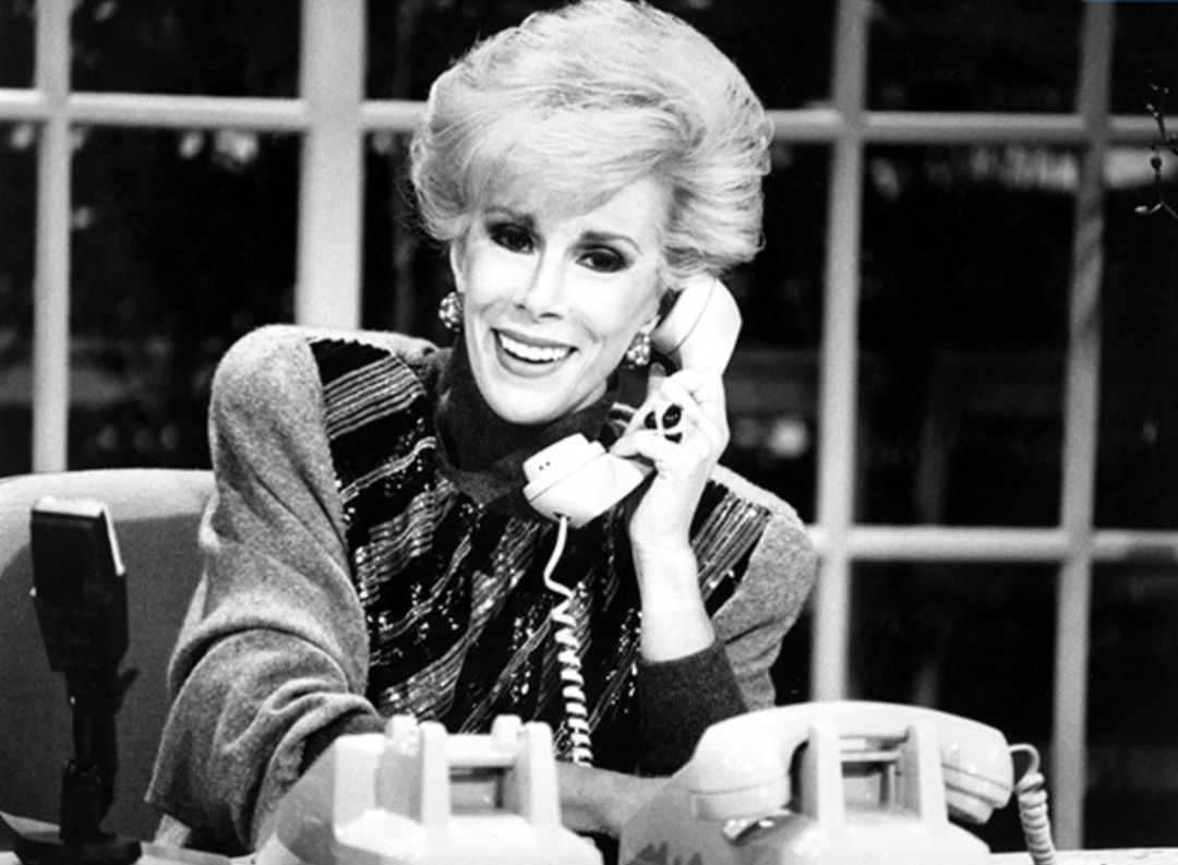 喜剧女王joan rivers:丈夫自杀,负债千万,她却在努力逗笑观众