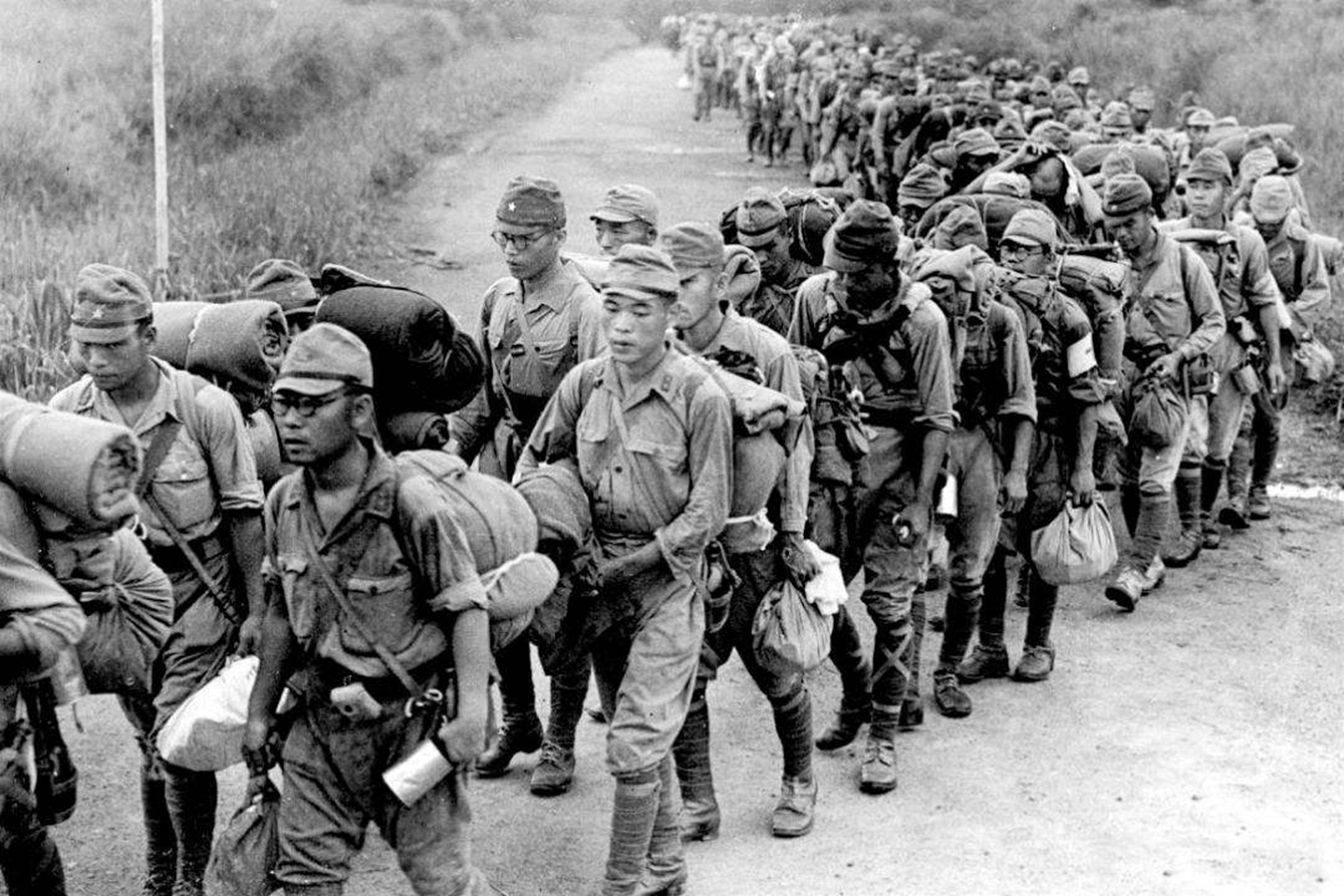 日本投降后,战败的日军士兵为何不敢回家?看看他们的妻子做了啥