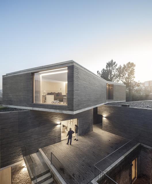 建筑与地形:巧妙适应地形的15个建筑案例