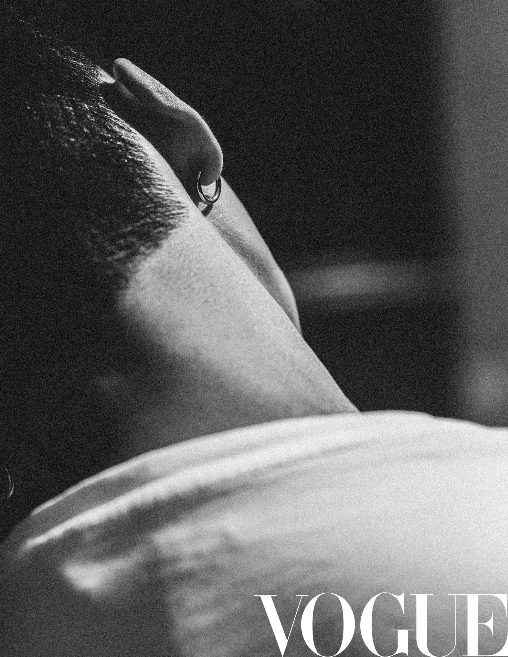 陈伟霆全新时尚大片公开 黑白画面高级感十足