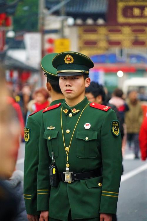 中美俄3国哨兵站岗大比拼,哪国军人能排第1,专家一眼就看明白