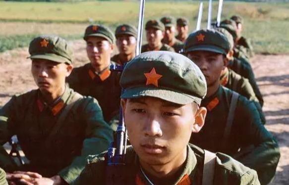 老照片:50年前的65式军装,最具中国特色的军服,有多少老兵怀念