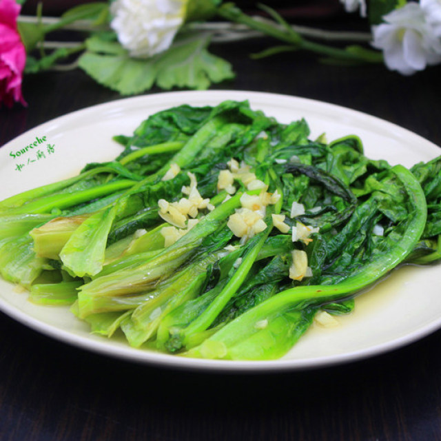 蒜蓉炒油麦菜的正确做法,清香爽口又下饭,老人孩子都爱吃