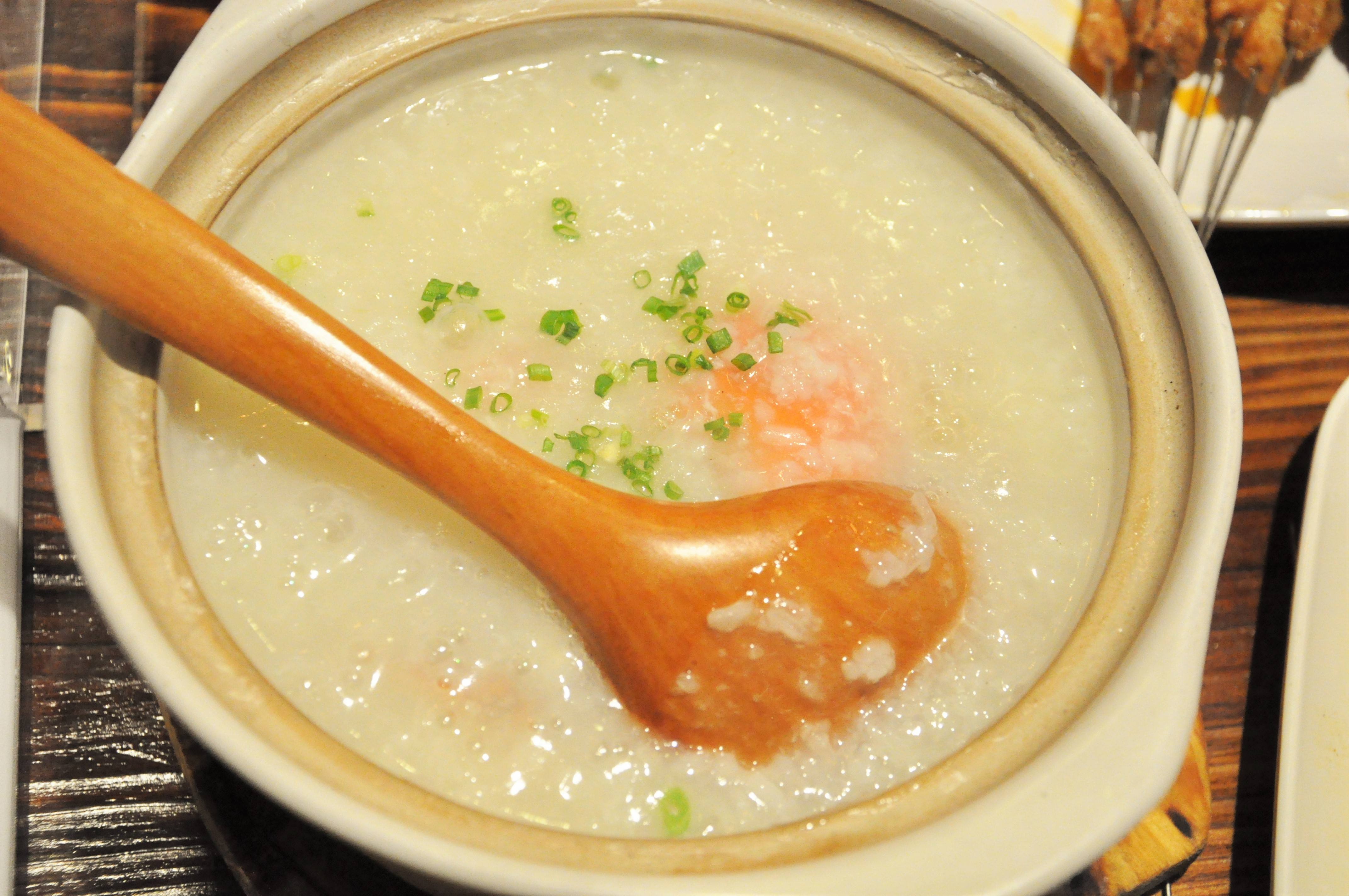 螃蟹别总是蒸来吃,教你这样煮海鲜粥,鲜美诱人,一碗根本不够