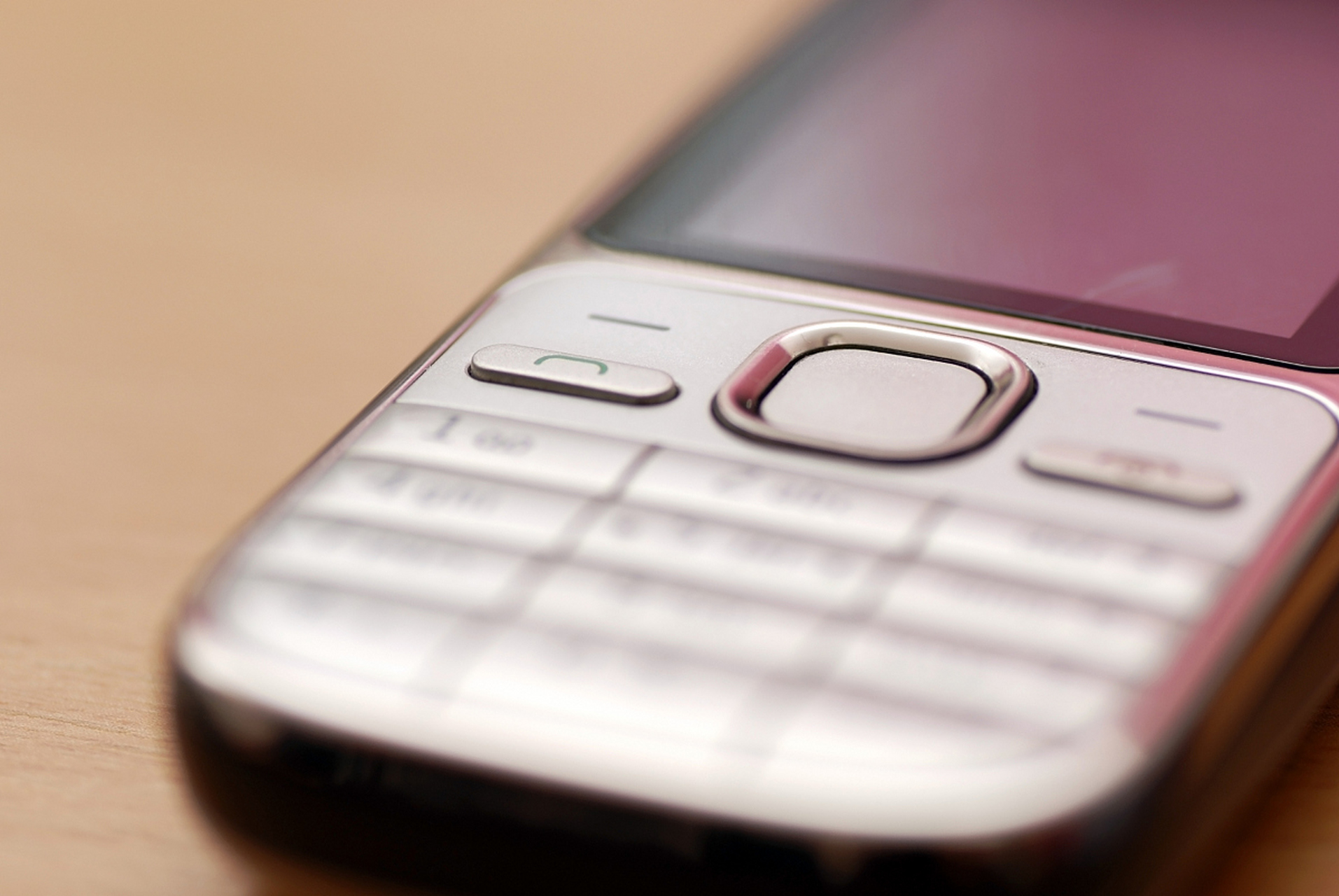 根据威锋网资料显示,诺基亚宣布推出诺基亚105 4g,新版本配备了更大的