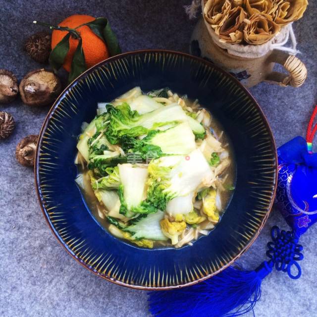 蒜蓉黄心菜,低脂美味,方便快捷,家宴款待的餐桌上一定会深受青睐!