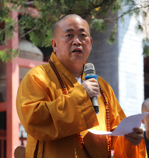 他被认为是中国最富有和尚,将寺庙开成"公司",26岁当方丈