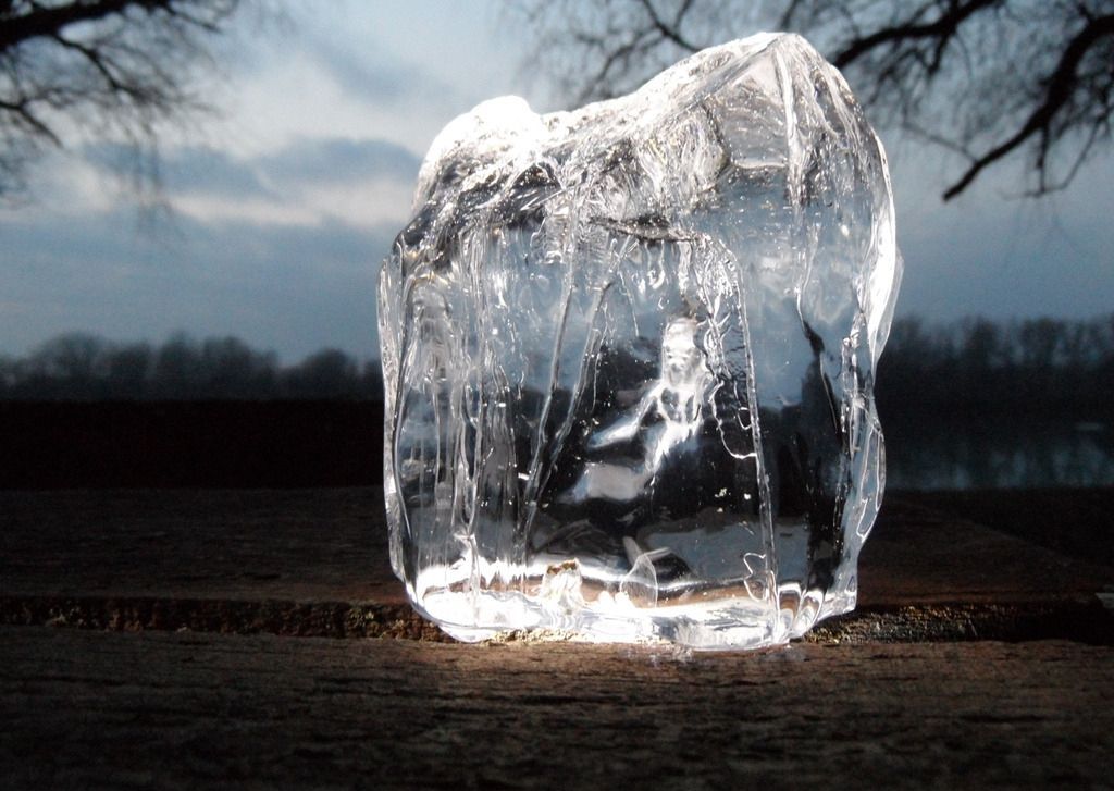 豪华纯透明冰块,号称冰块界的爱马仕,特点是"零味道"