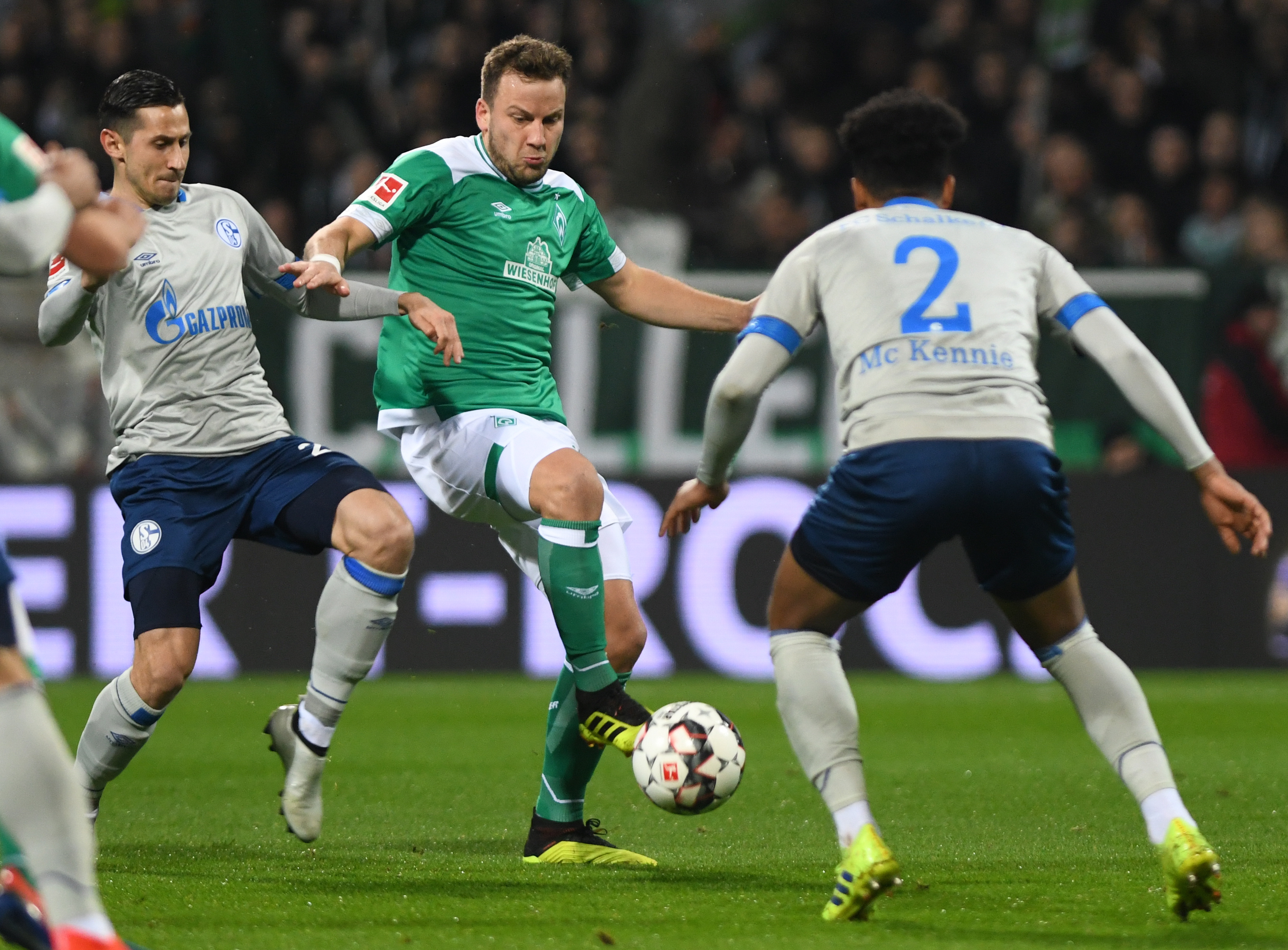 足球——德甲联赛:不来梅胜沙尔克04