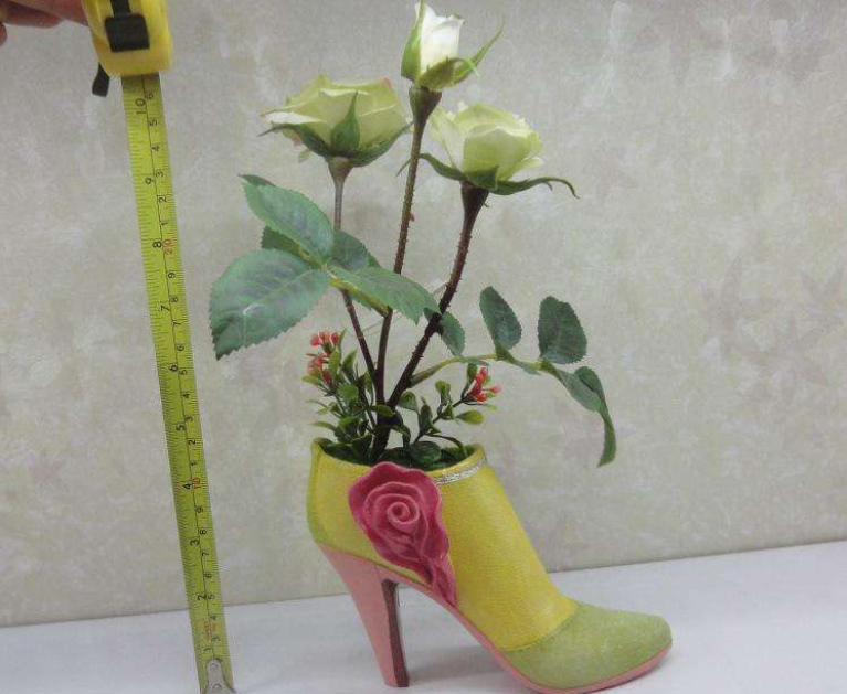 表姐用旧高跟鞋养花,看到效果后,网友:白买了几十年的花瓶!