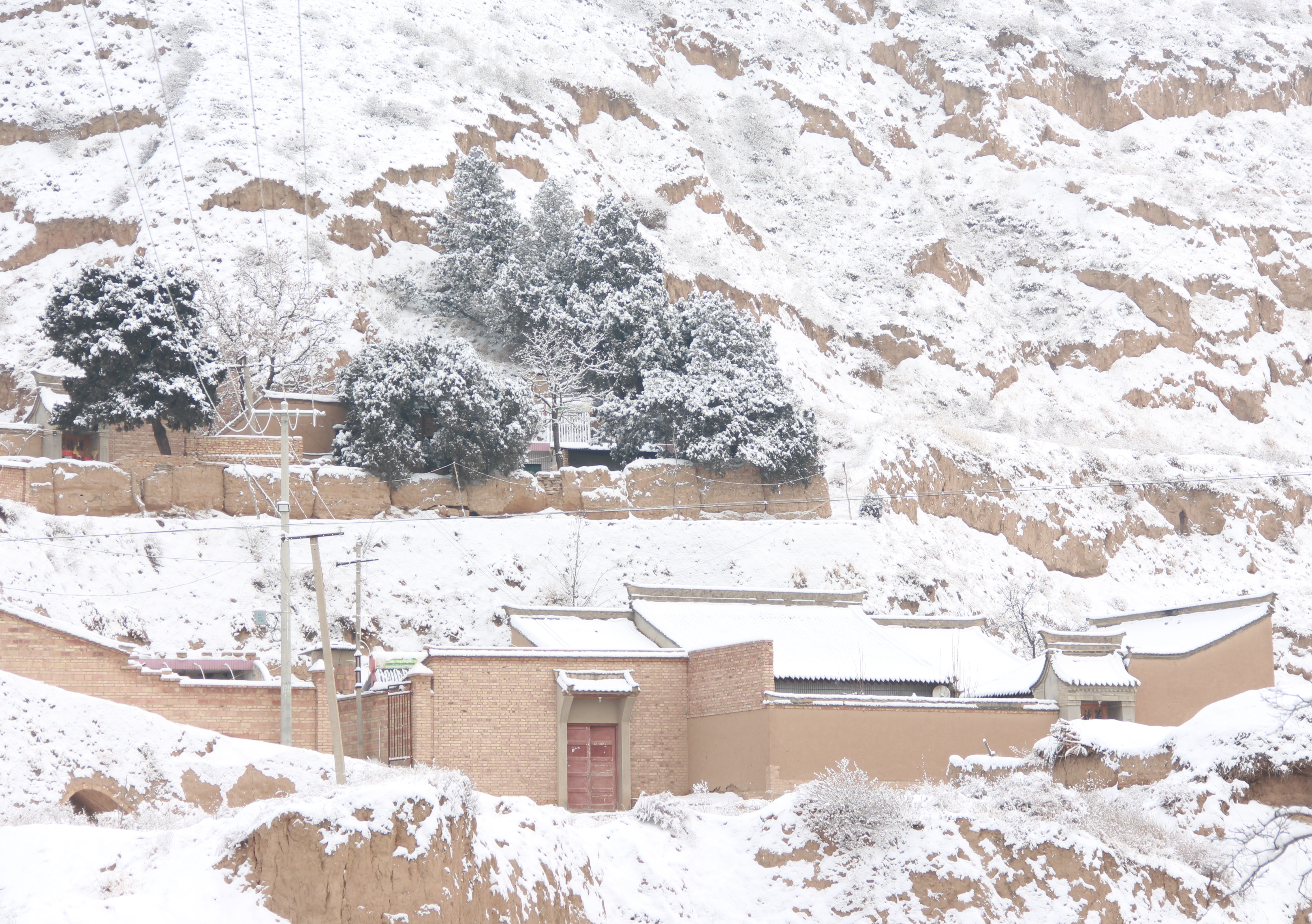 山村冬天雪景图图片