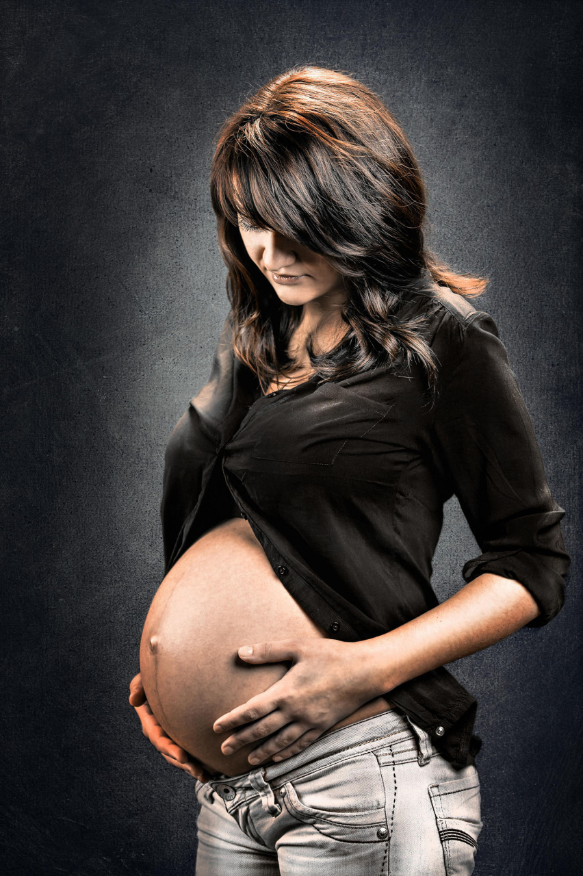 0-6岁育儿经# #怀孕#  小玲怀孕快七个月了,最近压力可大了,情绪彩乔