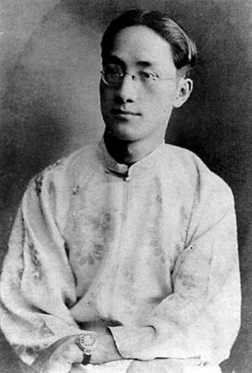 她是扫眉才子,也是绝世佳人,他的魅力令无数才子倾慕