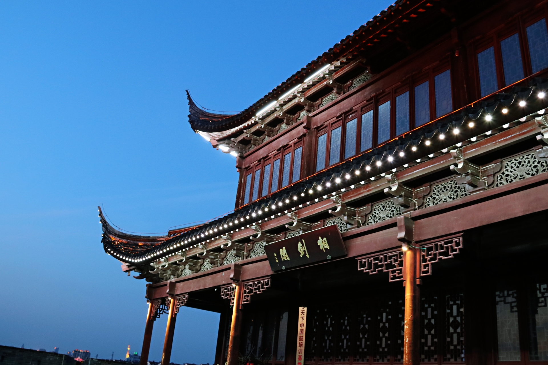 苏州相门古城墙的中秋圆月,美爆了!