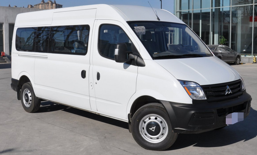 大通v80,增加全新的设计理念,车型显得沉稳,恭敬有加