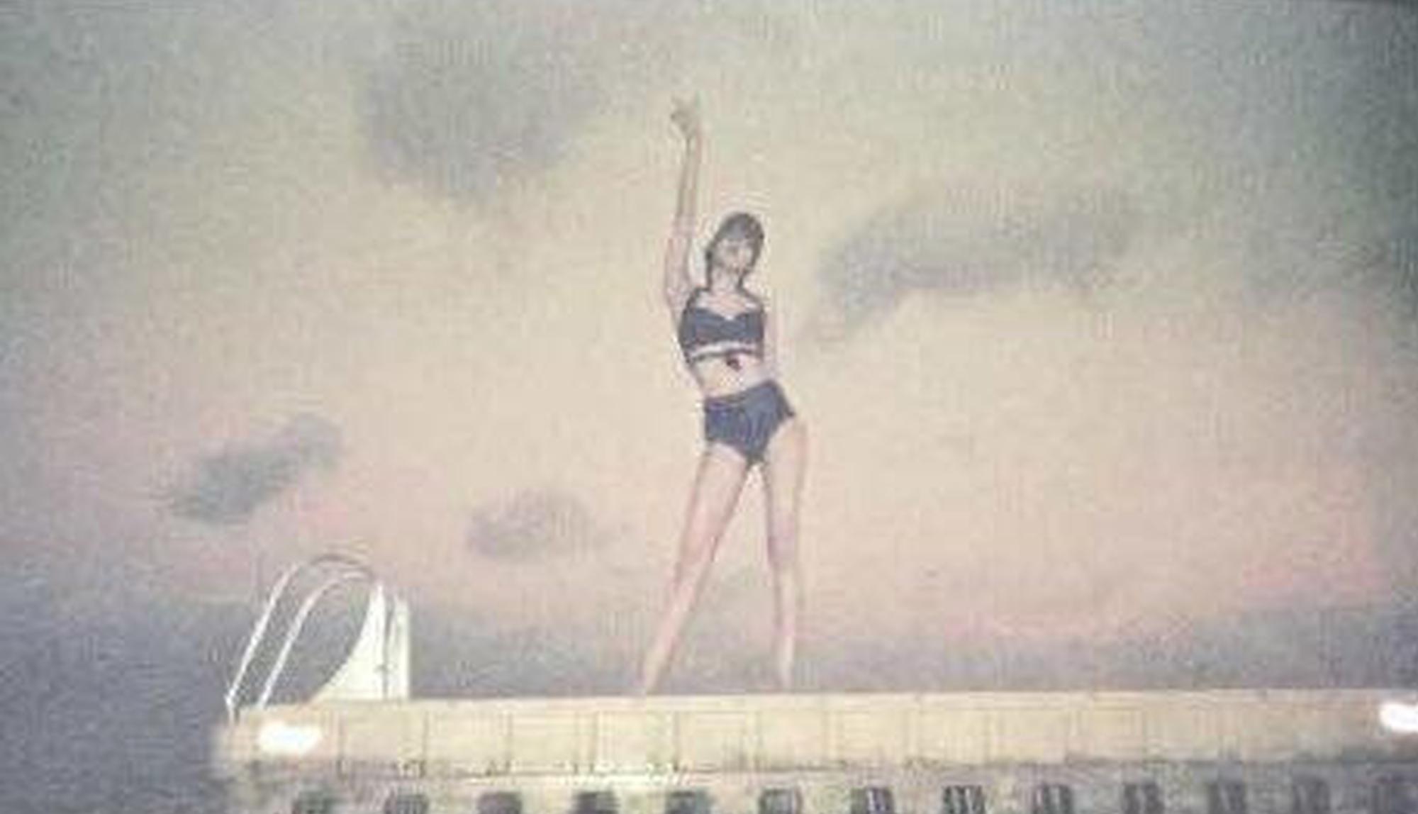 lisa泳装照曝光大秀性感曲线