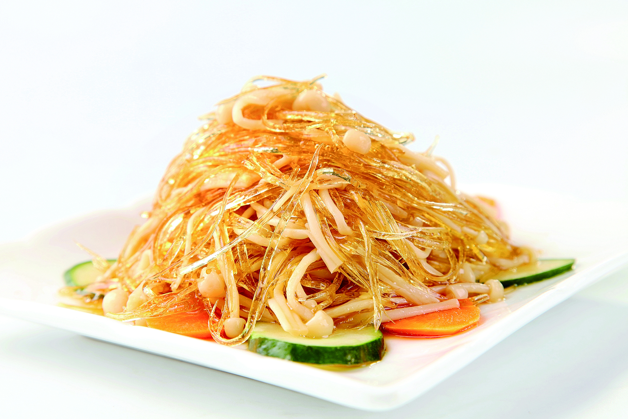 还在愁每天吃什么吗?好吃不腻的美食来咯,金针赛鱼翅