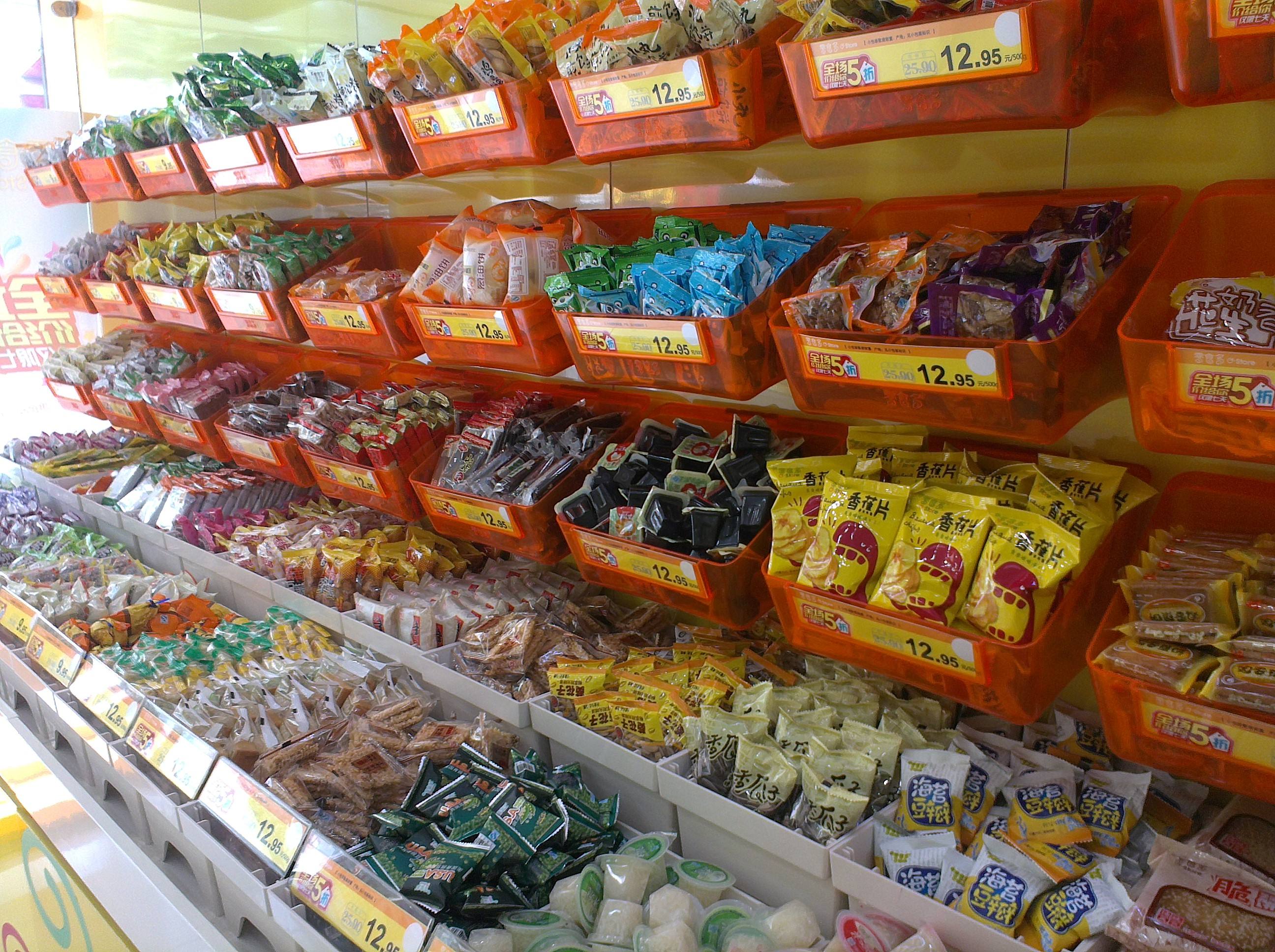 看看80后爱吃的零食,再看看现在孩子们的零食,真是差距很大啊